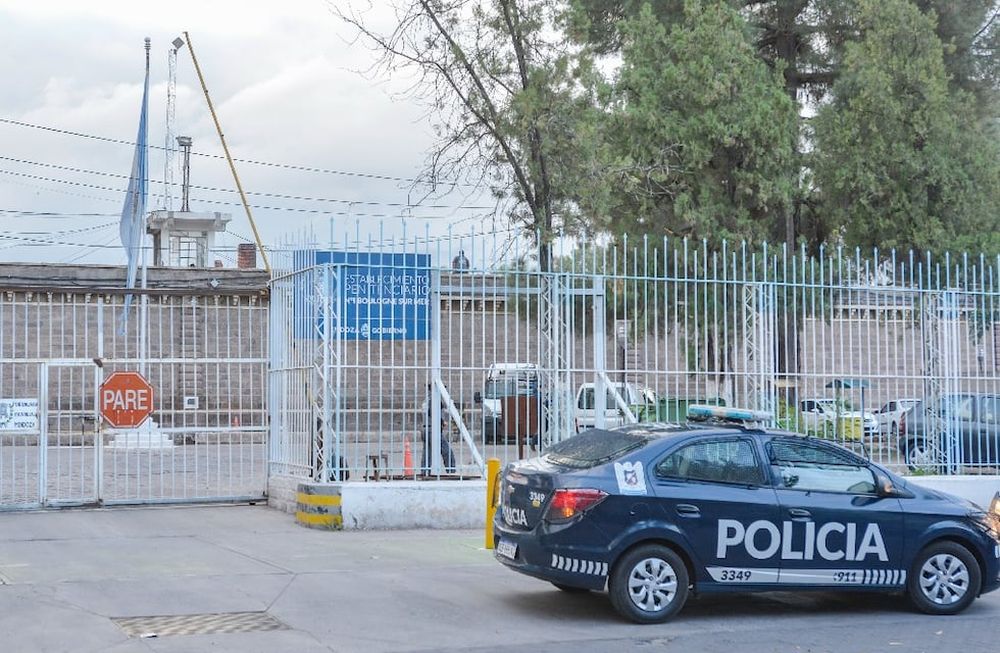 TENSIÓN EN BOULOGNE SUR MER: DOS PRESOS TOMARON DE REHÉN A UN PENITENCIARIO
