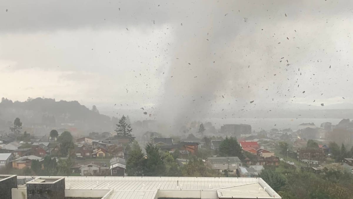 IMPRESIONANTE: ASÍ SE VIO EL TORNADO QUE SEMBRÓ EL PÁNICO EN CHILE