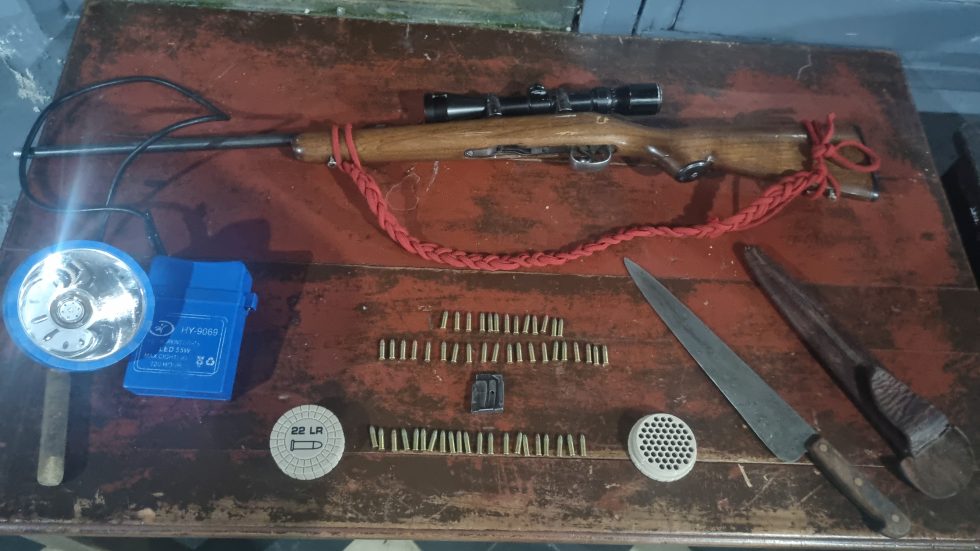 SAN CARLOS: LA POLICÍA RURAL SECUESTRÓ UN RIFLE Y MÁS DE 50 CARTUCHOS EN PAREDITAS